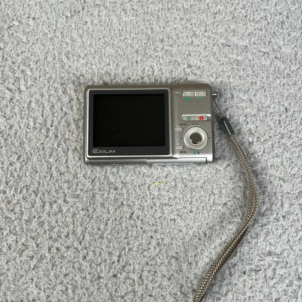 Casio Digital Camera Silver EXILIM ZOOM EX-Z70 7.2MP with Charger